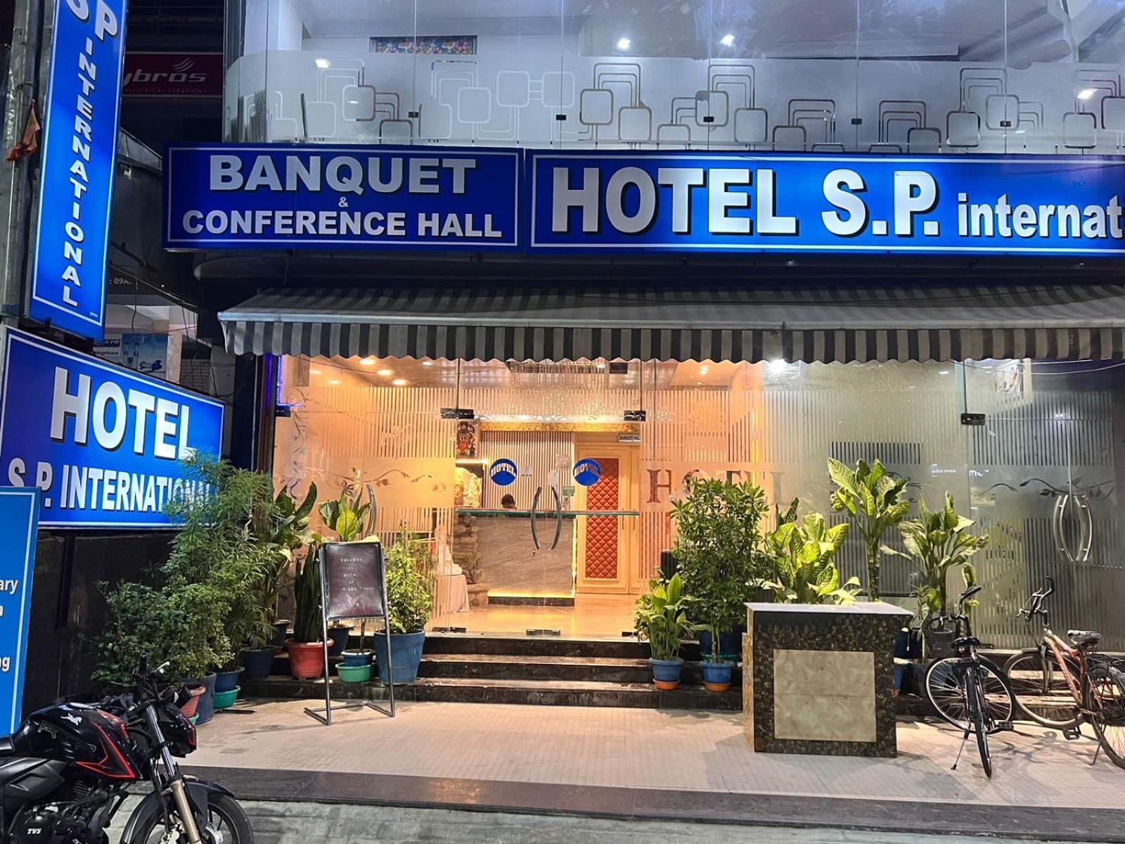 Hotel S P International A Unit Of Mavis Group Lakhnaú Exteriér fotografie